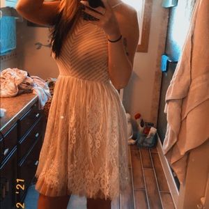 White lace dress. Xs